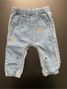 Blue Jeans with embroidered animals Fits 3-6 mo. 🦝 🦫
